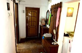 Apartament 3 camere, 77 mp, parțial mobilat, decomandat