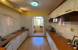 Apartament de 2 camere, decomandat, etaj intermediar, zona Casa Shaorma 