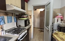 Apartament renovat 3 camere, semidecomandat, et. 1, Craiovita