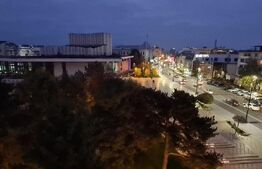 Apartament 3 camere, semidecomandat, zona Teatrul National Craiova