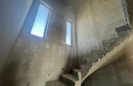 Casa la rosu, 233 mp, P+1, zona Valea Fetii