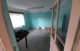 Teren 1160 mp + casa batraneasca, zona Cosoveni