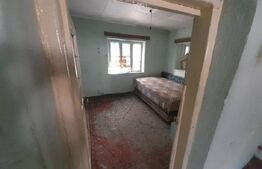 Teren 1160 mp + casa batraneasca, zona Cosoveni