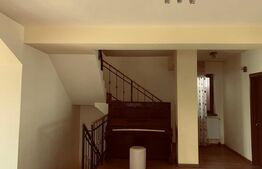 Vilă 380mp, cu panoramă și curte de 2100 mp în Cârcea