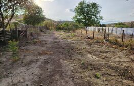 Casă modestă, demolabila, în Podari cu teren de 822 mp