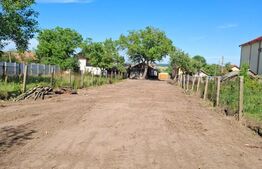 Casă modestă, demolabila, în Podari cu teren de 822 mp