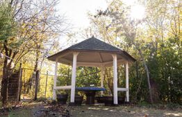 Casă de vacanță, teren 1000 mp, pârâu la limita proprietății,  Bratovoești 