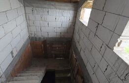 Casa la rosu, P+M, 4 camere, 400 mp teren, Simnicul de Jos