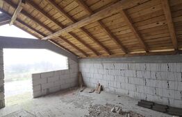 Casa la rosu, P+M, 4 camere, 400 mp teren, Simnicul de Jos