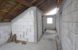 Casa la rosu, P+M, 4 camere, 400 mp teren, Simnicul de Jos