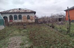 Teren intravilan 1080 mp + casa demolabila Cosoveni 