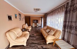 Casă 8 camere, 404 mp, zona Lapus