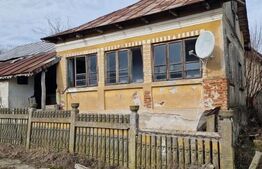 Teren 1528 mp cu casă de vânzare în centrul Gherceștiului — Investiție excelentă