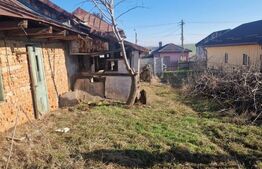 Teren 1528 mp cu casă de vânzare în centrul Gherceștiului — Investiție excelentă