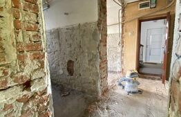 Garsonieră în curs de renovare, 34 mp, zona Centru