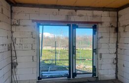 Casă semi-finisată P+M, 170 mp utili, 311 mp teren, zona Carcea 