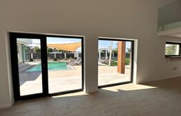 Casă cu piscină, 320 mp, teren 1.120 mp,  aproape Mall Electroputere