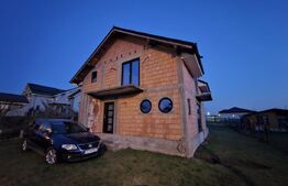 Casa la rosu, P+M, 120 mpu, teren 800 mp, zona Simnicu de sus