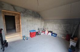 Casa la rosu, P+M, 120 mpu, teren 800 mp, zona Simnicu de sus