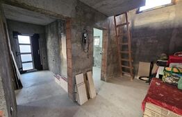 Casa la rosu, P+M, 120 mpu, teren 800 mp, zona Simnicu de sus