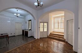 Casă S + P + Pod 200 mp, teren 427 mp, vad auto și pietonal, Centru