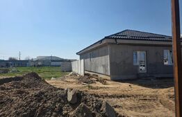 Casa pe parter, 103 mp, 400 mp curte, zona Metro