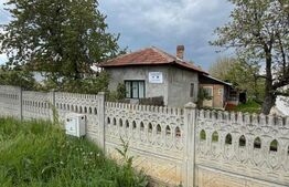 Casa de vanzare ,90 mp constructie ,teren 1400mp ,parcelabil,str Rozelor,Filiasi