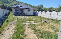 Casa parter la rosu, 355 mp teren, zona Podari