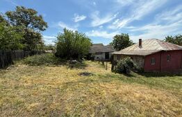 Casa partial renovata, 60 mp, 6000 mp teren, zona Georocu Mare