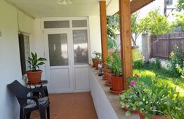 Casă renovată complet, 1800 mp teren, zonă liniștită în Cornița