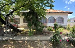 Casă renovabilă de vânzare, 96mp, teren 1110 mp, Balș