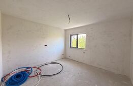 Triplex nou, 107.40 mp, teren 306 mp, zona Calea Severinului - Ambasador
