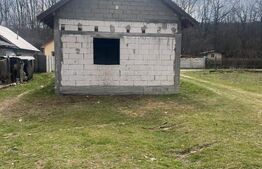 Teren cu casa de vanzare Tuglui, 2200 mp, aproape de padure