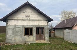Teren cu casa de vanzare Tuglui, 2200 mp, aproape de padure