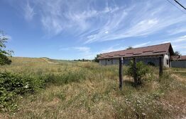 Teren cu casa de vanzare Tuglui, 2200 mp, aproape de padure