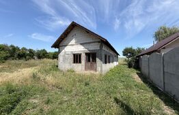 Teren cu casa de vanzare Tuglui, 2200 mp, aproape de padure