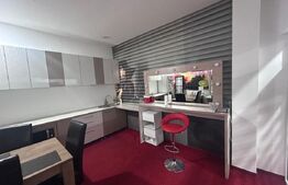 Spatiu comercial, 100 mp, vitrina, zona Centrala