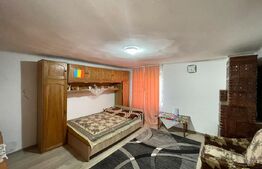 Casa 40 mp, teren 880 mp, zona Leamna de Sus