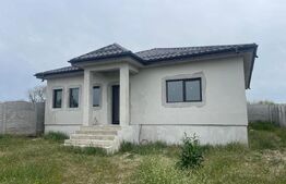 Casa parter, 129 m utili, 450 mp, zona Malu Mare