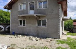 Casă spațioasă cu 800 mp teren, foișor și toate utilitățile, în Balș