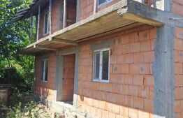Casa la rosu, Sat Urzicuta 
