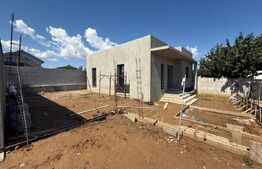 Casa parter, 65 mp utili, 220 mp teren, zona Damila