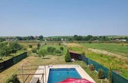 Casă P + M și curte 2200 mp, cu piscină 50 mp, teren fotbal, Urechești