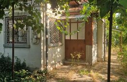 Casa batraneasca renovabila, teren 444 mp , zona Catargiu