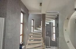 Vila P+1+M, 220 mp, teren 527 mp, zona Damila