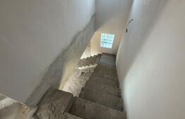 Casa de vaznare 215 mp, teren 1500 mp, zona Gura Vaii
