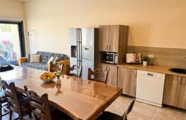 Casa 330 mp, teren 3.080 mp, zona Cosoveni