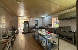 Hotel de închiriat, 12 camere, zona Peugeot