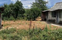 Casa de vazanre, 44.81 mp, teren 1.239 mp, zona Bradesti
