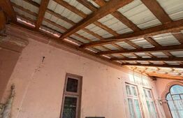 Casa 80 mp, teren 1683 mp, zona Cosoveni